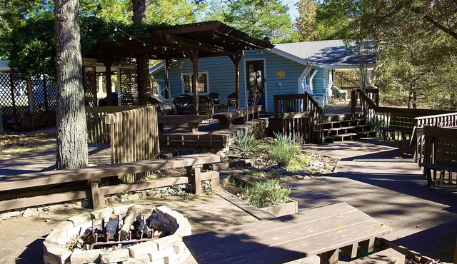 Decked-out- Charming 2 Bedroom home close to Indian Creek Marina and Beaver Lake