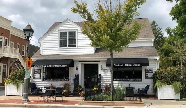 DElafield Rivers Gateway Luxurious Condo