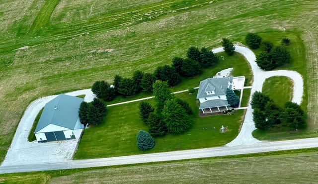 Delightful 4 bdrm Farmhouse and 1 bdrm Barnsuite near Turkey Run State Park
