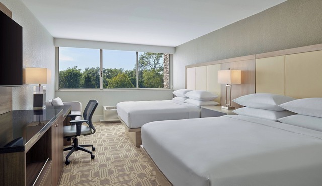 Delta Hotels by Marriott Chicago Willowbrook