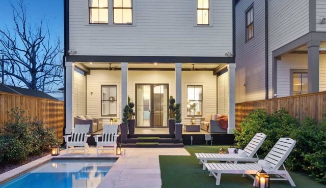 Deluxe Modern Home, Heated Pool & Game Room