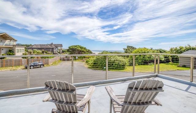 Deluxe Modern Ocean View Beauty just Steps Away from Beach Access!
