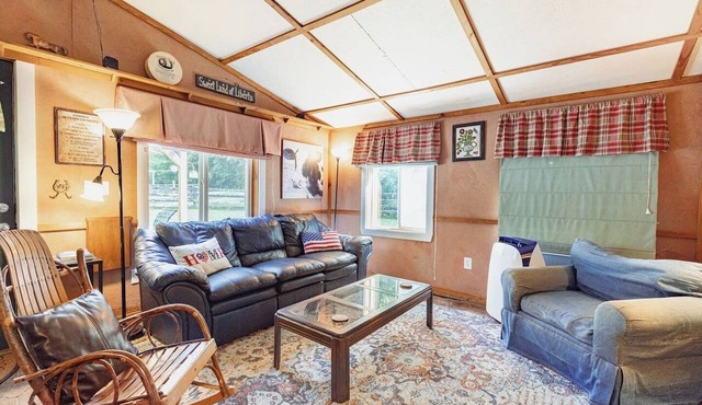 DERBY Private Tack House