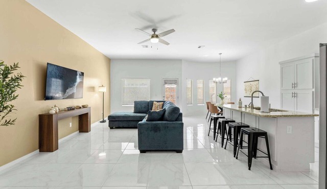 Desert Modern 3BR 2BA Home King Bed Smart TVs in El Paso