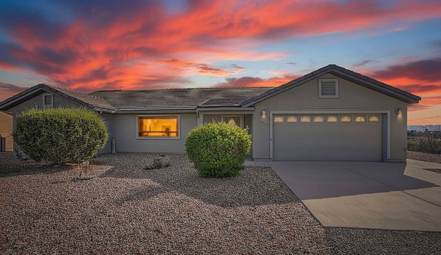 Desert Oasis Near Hiking, Biking and 4x4 Trails