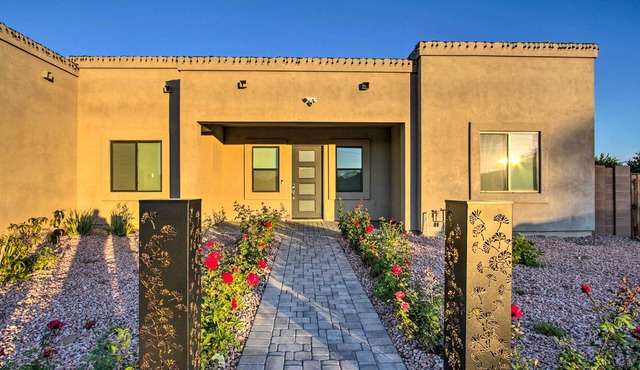 Desert Views, Fire Pit: Serene Phoenix Getaway