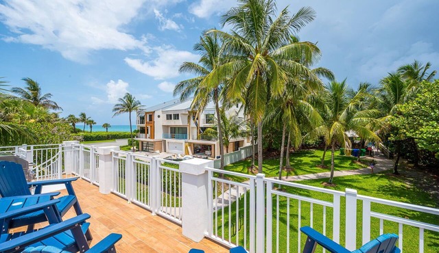 Designer Beachside Serenity– Steps to the Beach!