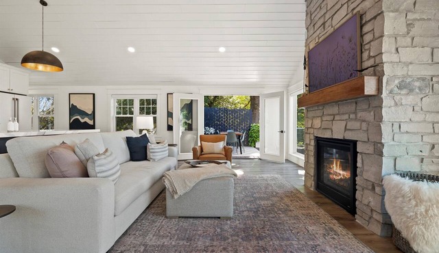 Designer Home with Upper Balcony & Lake Views