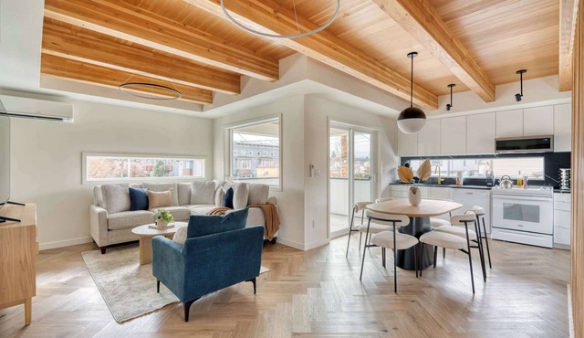 Designer Townhome in Alberta Arts + In-Law Suite