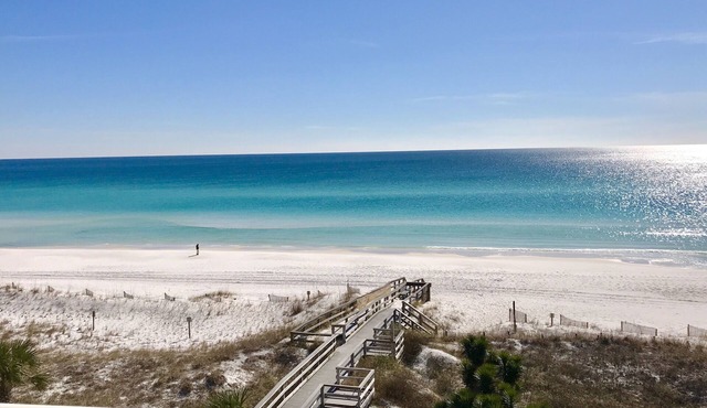 Direct Beach Front, Free Beach Service, Amazing Views, Lazy River, Many Pools!