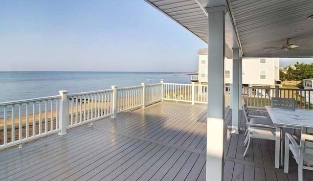 Direct Waterfront Private Beach Escape