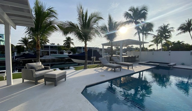 Disconnect from reality & dive into Paradise at Anchor Home 🌴