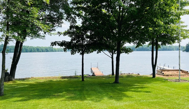 Discover Serenity at 'Holcombe Haven': Your Lakeside Cabin Retreat Awaits!