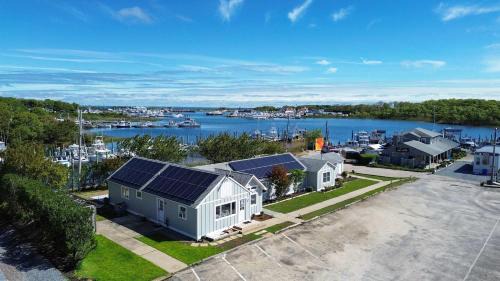 Dockside 2BR on The Marina - Free Parking Unit C
