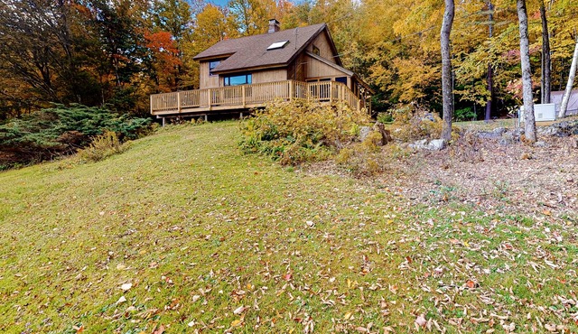 Dog-friendly, mountain-view getaway with a woodstove, firepit & washer/dryer