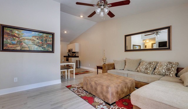 Dog-Friendly Pensacola Duplex ~ 7 Mi to Downtown
