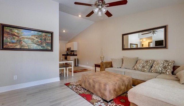 Dog-Friendly Pensacola Duplex ~ 7 Mi to Downtown