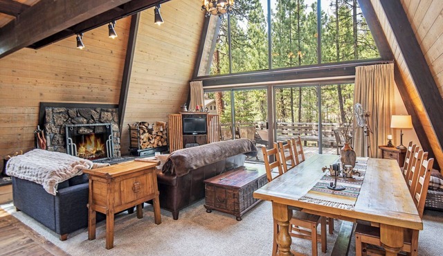 Dog friendly, comfy, nestled in the pines. 3-minute walk to the SM pool!