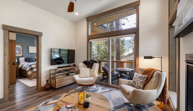 Donner Lake Lookout - 2 BR Retreat, Minutes to West End Beach