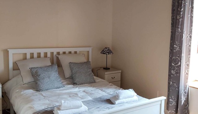 Double room-Queen-Private Bathroom-Courtyard view in Les Champs-Géraux