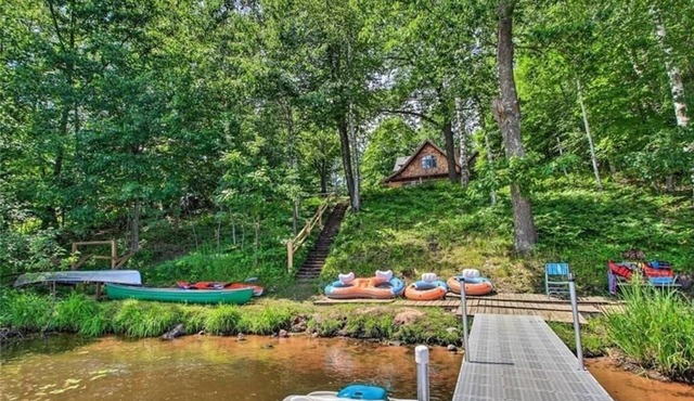 Dowling Lakefront Lodge: Dock, Game Room, Firepit