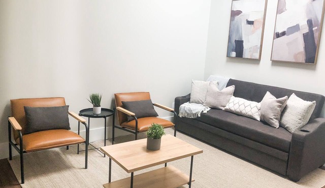 Downtown 1-Bedroom Guest Suite