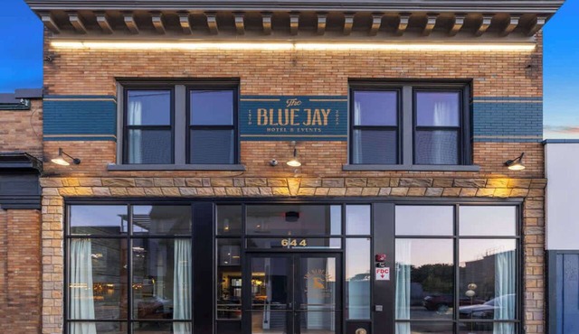 Downtown 5BR with private patio