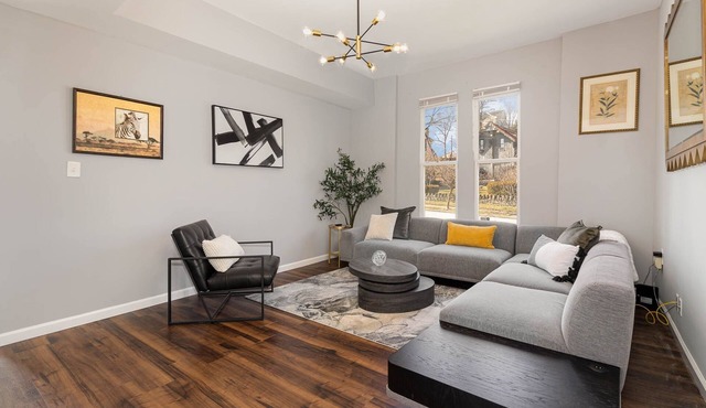 Downtown Cincinnati Views—Prime Location, A Few Minutes to Everything!