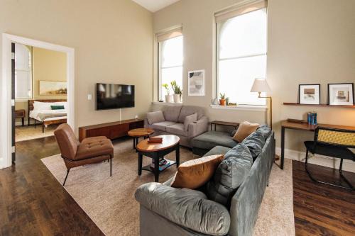 Downtown Luxe 2BR Loft Apt | Sleeps 8 | Walkable