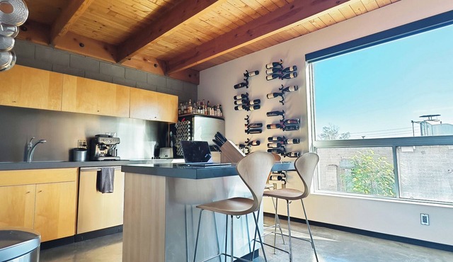 Downtown Modern Loft Steps from Roosevelt Row-Smart Living, Garage, Pool & Yard