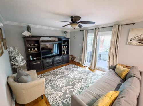 Downtown Ocean Springs 2 bedroom 2 and half bath with garage