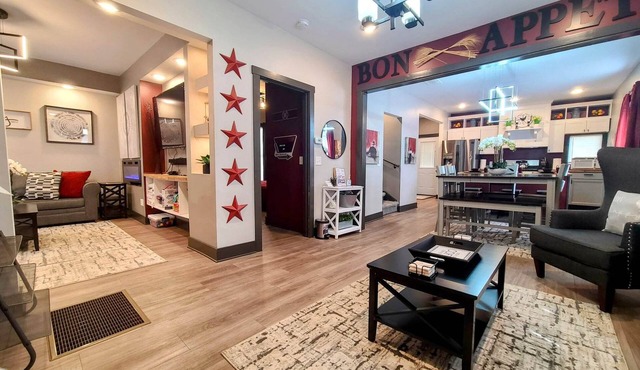 Downtown, Themed Rooms w/Luxury Design