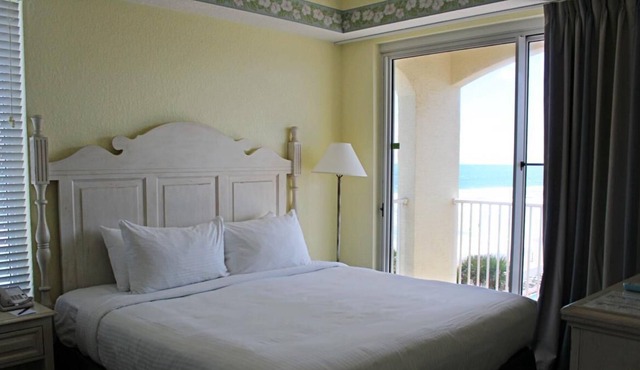 Dream Getaway! 3 Great Units w/Kitchen, Bbq Facilities, Outlet Shopping