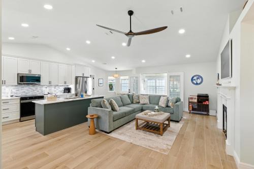Driftwood Dreamer Retreat - Quiet Coastal Escape