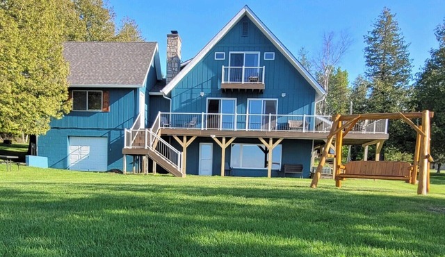 Drummond Island Hotel & Vacation Homes - Anchors Away