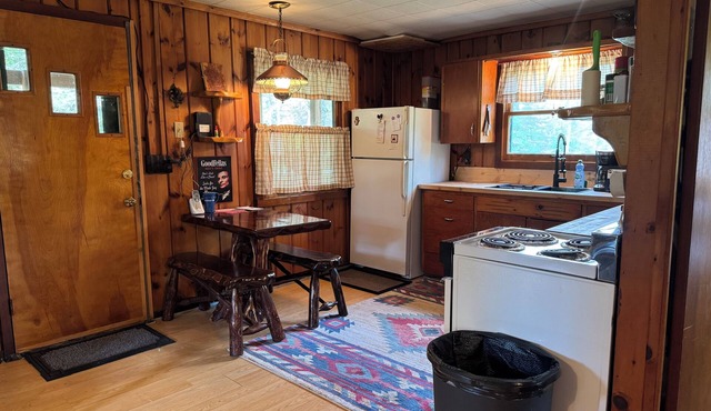 Drummond Island Hotel & Vacation Homes - Ole Woodsy Nook