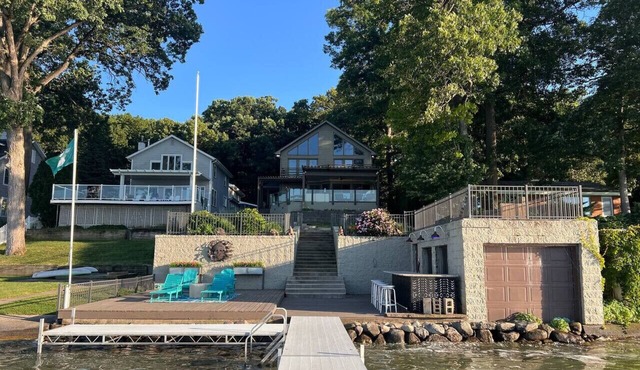 Eagle Lake Paradise! Close to ND! Enjoy kayaking, hot tub and Sunset views!
