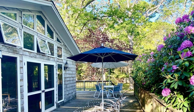 East Hampton Beach house, Private, Village Fringe, 5 min. Walk to Ocean Beaches