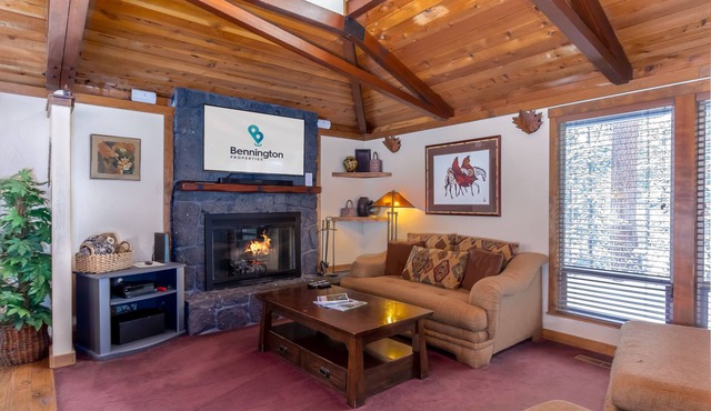 EBUT10 - Mountain Retreat w/2 Suites!, A/C, Cornhole