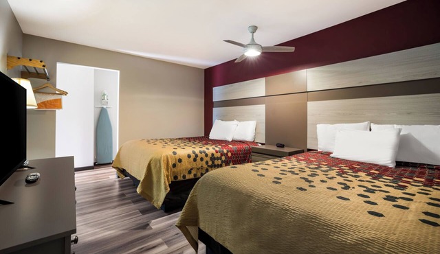 Econo Lodge Inn & Suites Canandaigua - Fingers Lake Area