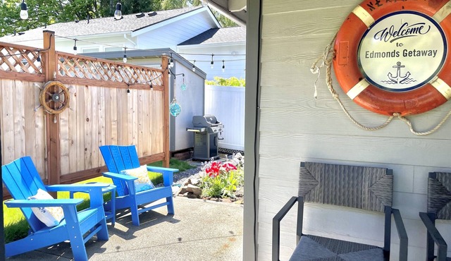 Edmonds Getaway Cottage | Walk to Train & Stadium