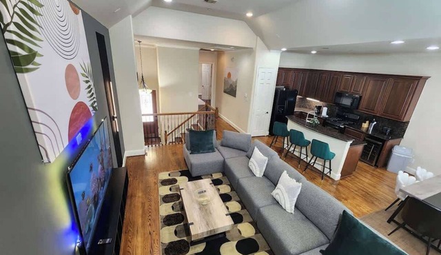 Elara | Galleria | Private Pool | Garage in Houston