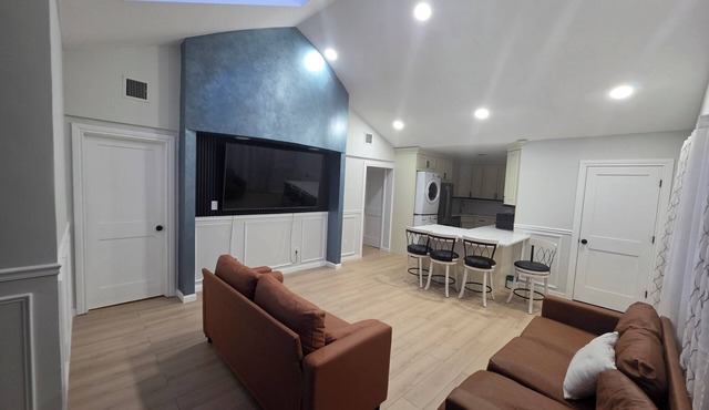 Elegant 3 bedroom, 2 full bathroom in Uniondale