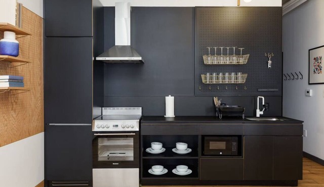 Elegant Apartment Near Subway | Cook, Explore & Unwind in NYC Comfort