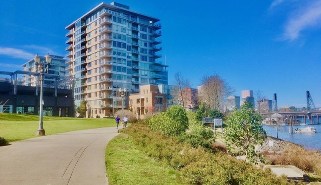 Elegant Condo at Portland Downtown Riverfront