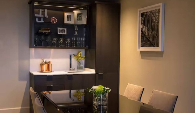Elegant Corner Penthouse Suite | King Bed + Skyline Views