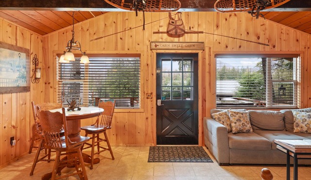 Elk Cabin, Hot Tub, AC, Fire Pit, River Access