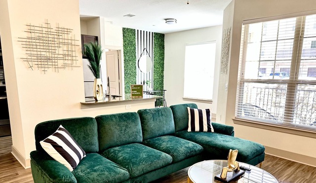 Emerald City- Chic Luxury Suite ~ FULLY Gated Community in Midland