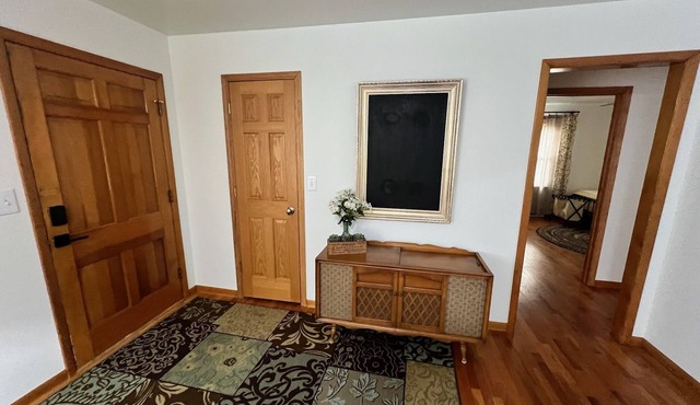 Enjoy this spacious ranch-style house next to the quilting capital of the world. in Hamilton