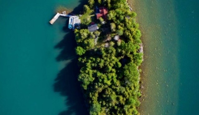 Enjoy your very own Private Island! Seclusion and beauty await at Howard Island
